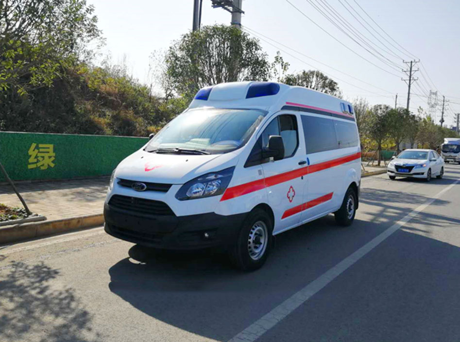 国六福特V362中轴中顶救护车（汽油）